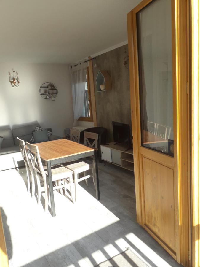 Enclos savoyard Appartement meublé 1chambre 1 canapé lits 3personnes Grand-Aigueblanche Exterior foto