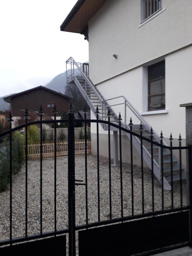 Enclos savoyard Appartement meublé 1chambre 1 canapé lits 3personnes Grand-Aigueblanche Exterior foto
