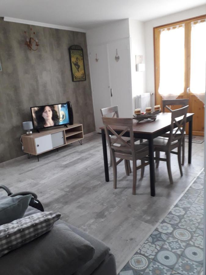 Enclos savoyard Appartement meublé 1chambre 1 canapé lits 3personnes Grand-Aigueblanche Exterior foto
